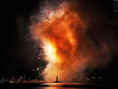 E in tarda serata, a concludere la giornata, ci sono gli attesi e colorati fuochi d�artificio, esplosi dal Molo Sant�Antonio